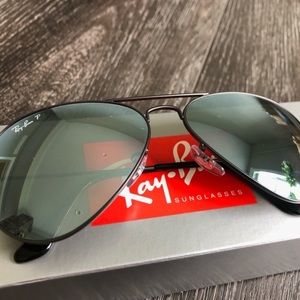 NWT Ray-Ban Aviator Blue/Gray Mirror Polarized Sunglasses w Matte Gunmetal Frame